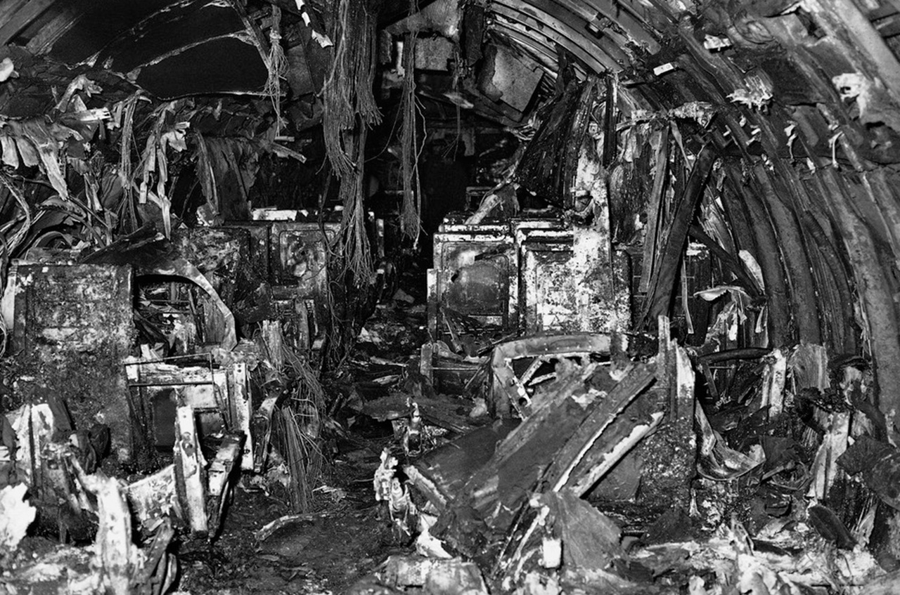 attentato di Fiumicino interno fusoliera distrutto