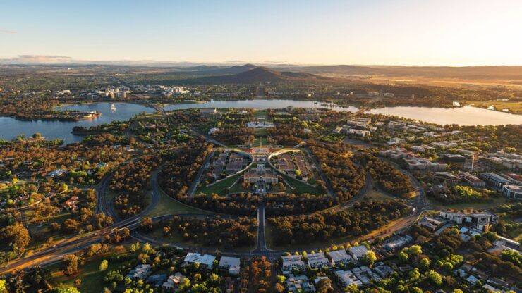 Tra Sidney e Melbourne, Canberra gode