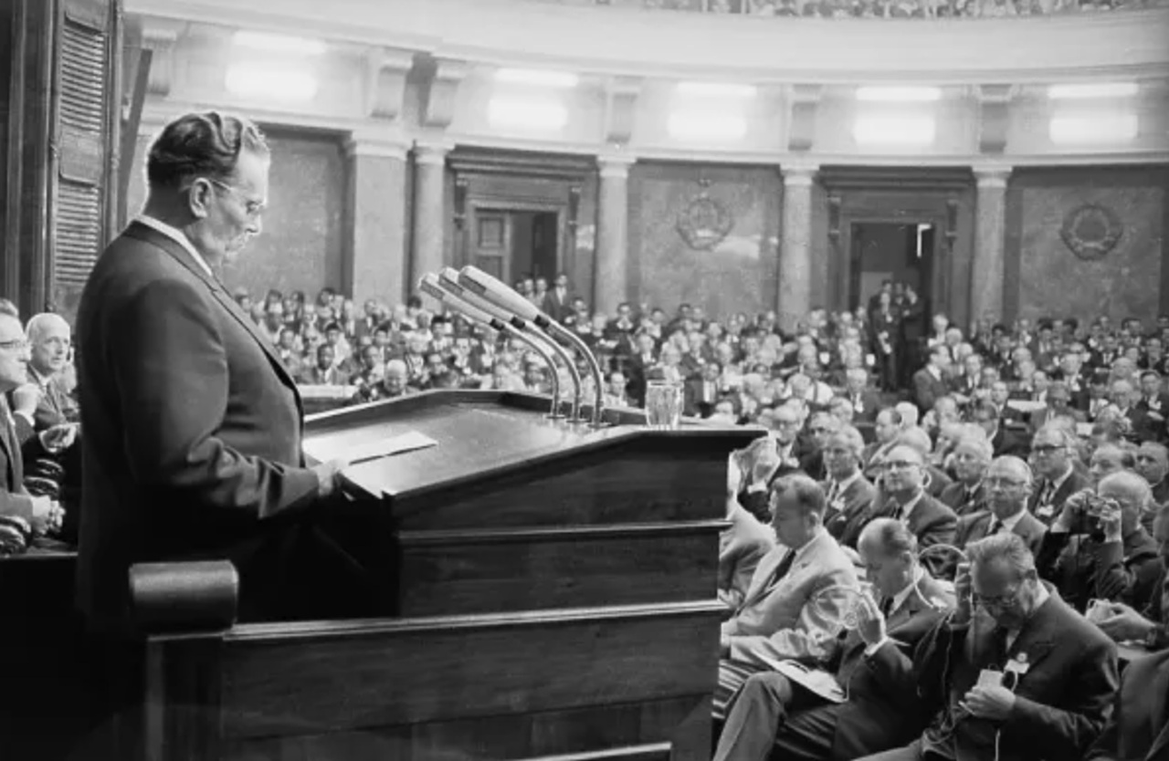 14 gennaio Tito discorso al parlamento