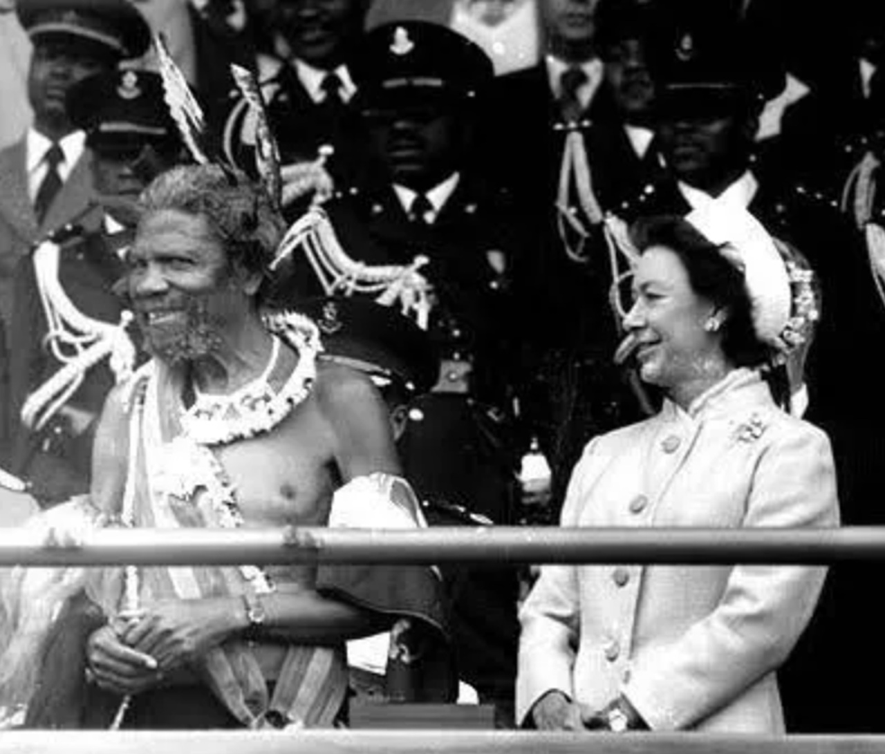 Sobhuza II con regina Elisabetta II