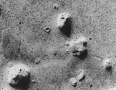 Foto del giorno: la "noiosa" verità sul volto di Marte