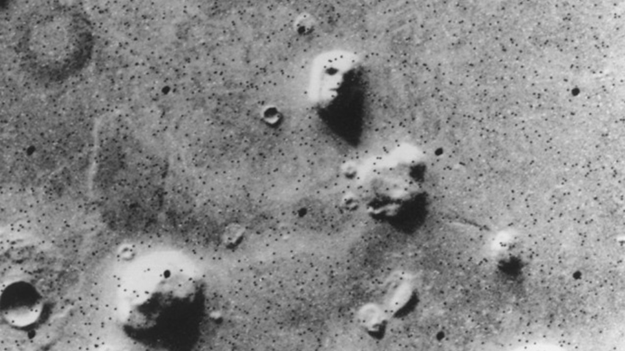 Foto del giorno: la "noiosa" verità sul volto di Marte