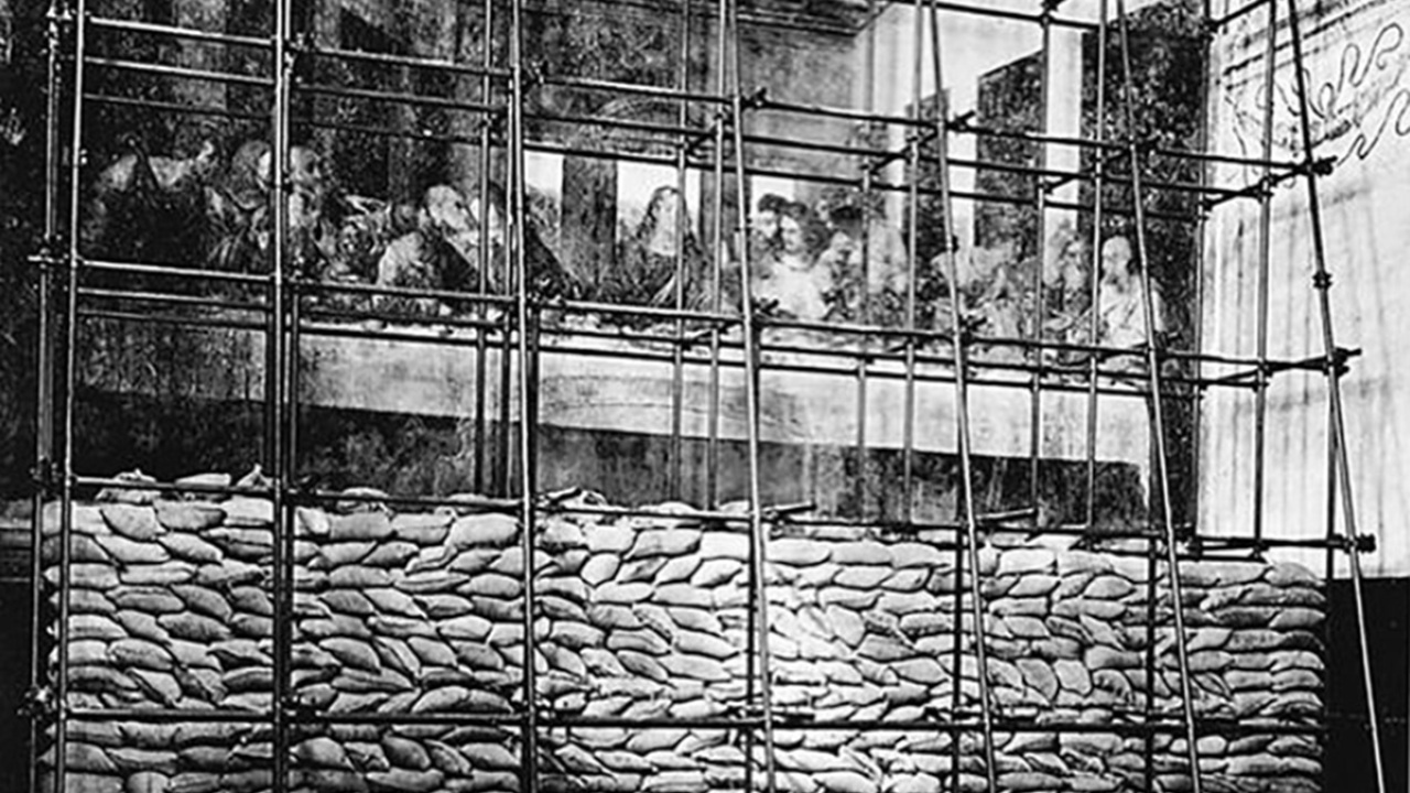 Foto del giorno: proteggere il Cenacolo, costi quel che costi