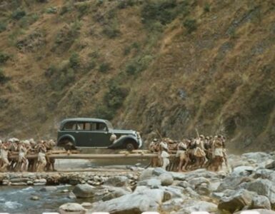 Foto del giorno: quando in Nepal c'erano le auto, ma mancavano le strade