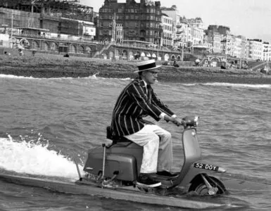 Foto del giorno: solcava i mari, ed era una Lambretta