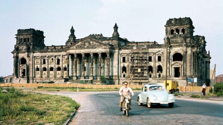 Foto del giorno: un cumulo di macerie chiamato Reichstag