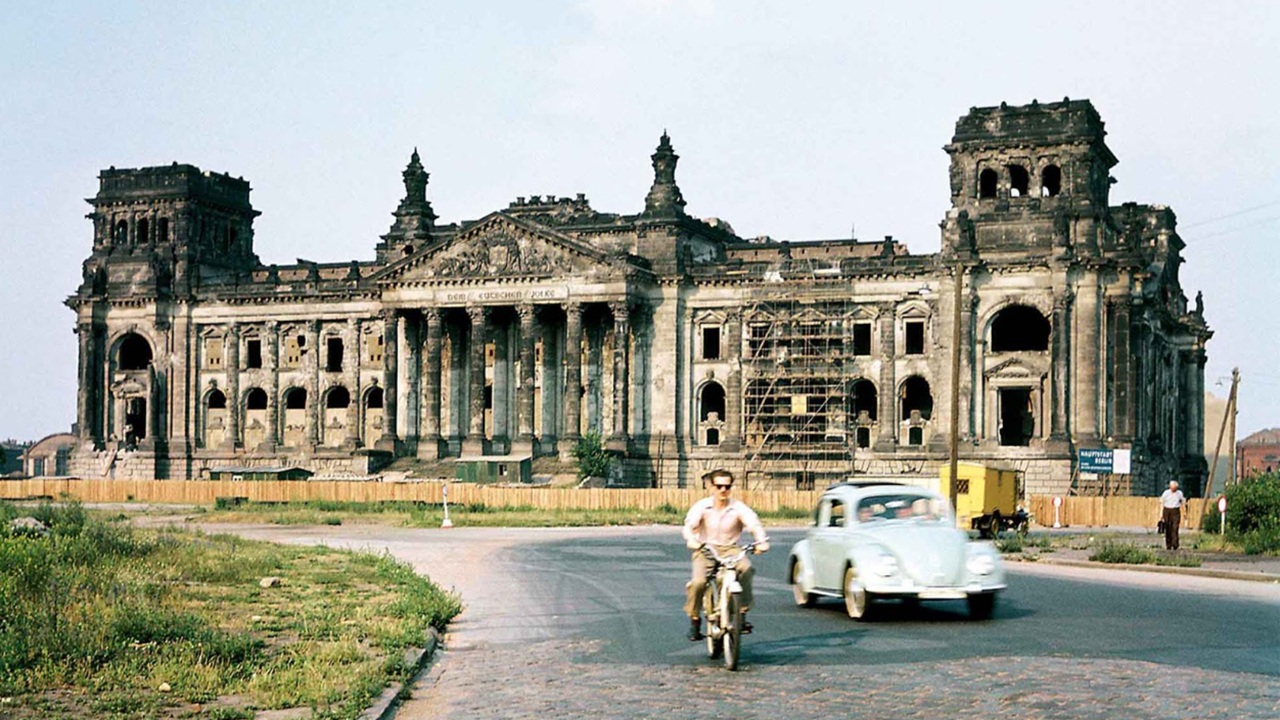 Foto del giorno: un cumulo di macerie chiamato Reichstag