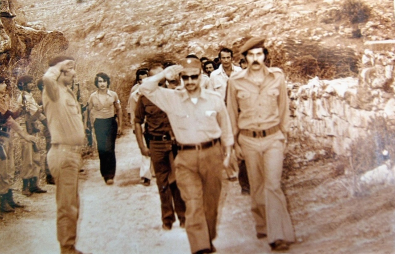 4 febbraio Arafat passa in rassegna truppe OLP