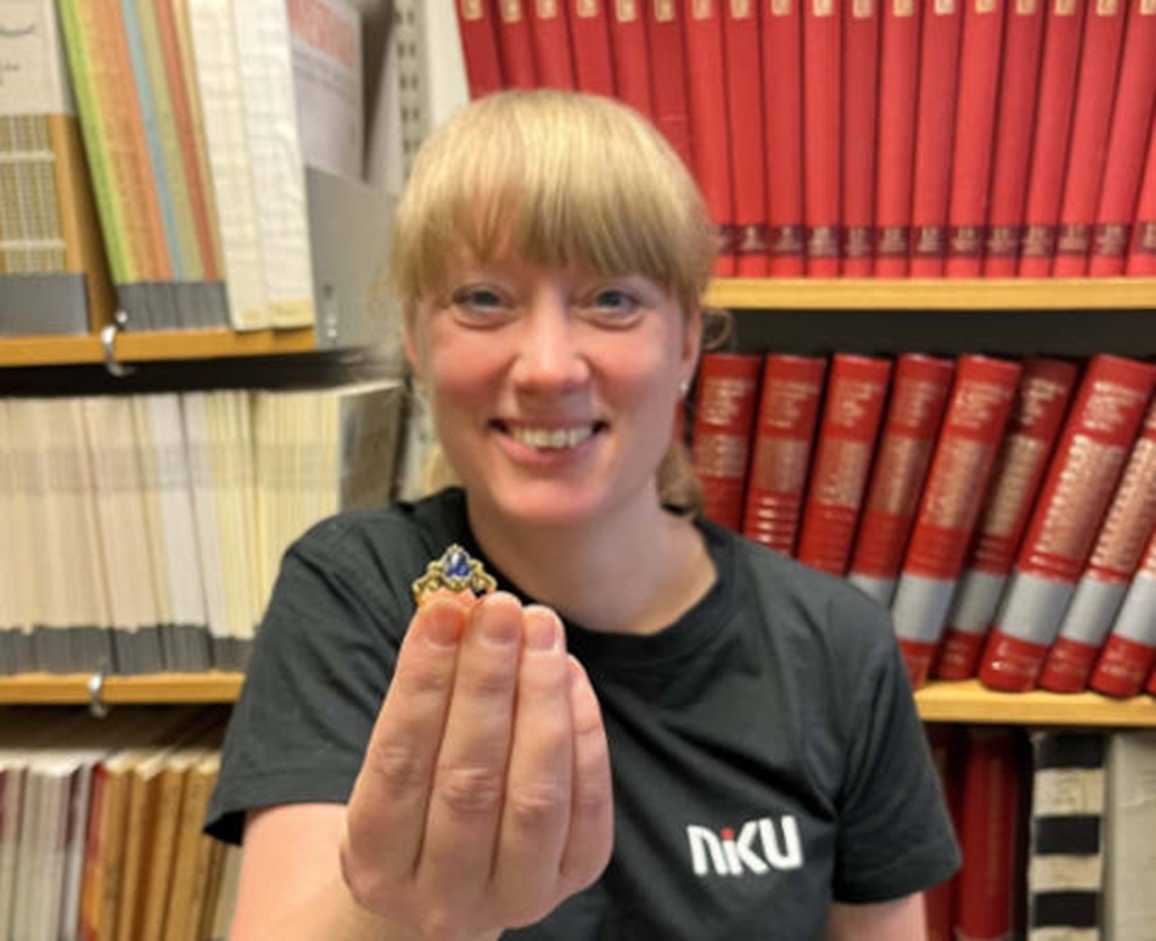 anello pietra blu archeologa