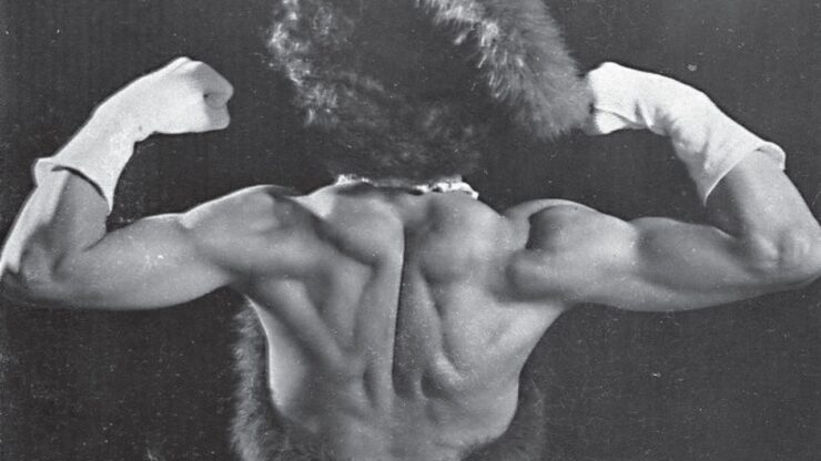 Foto del giorno: Ethel Hart, schiena d'acciaio