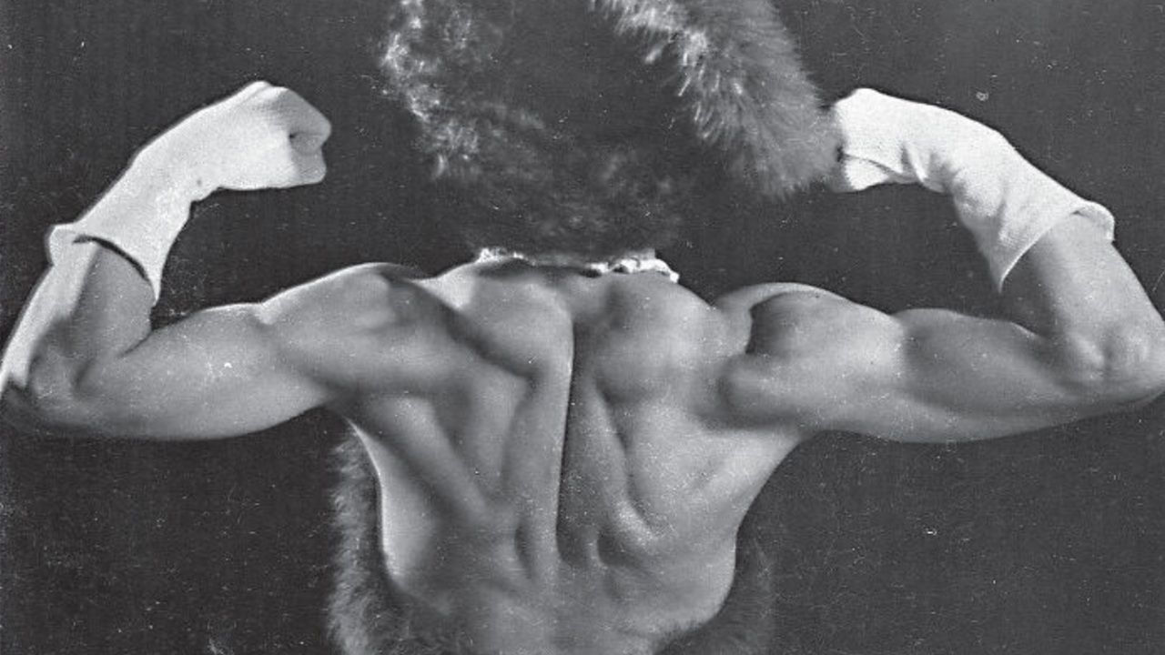 Foto del giorno: Ethel Hart, schiena d'acciaio