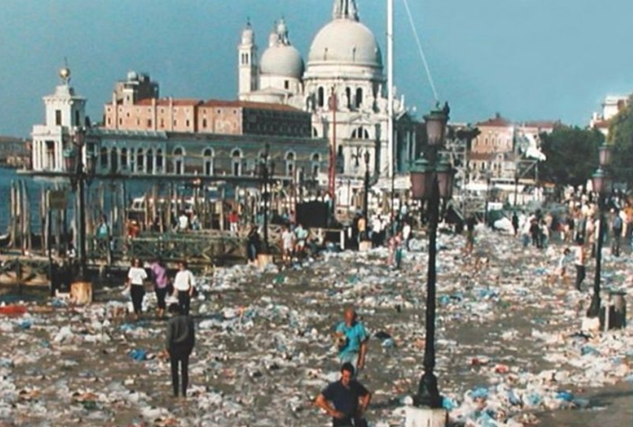 Pink Floyd bacino San Marco immondizia
