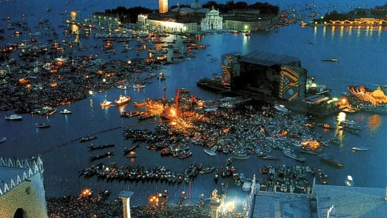 Foto del giorno: i Pink Floyd a Venezia, ma a che prezzo...