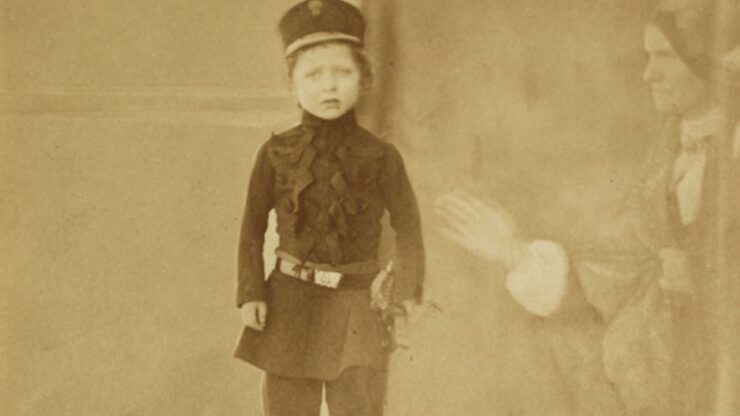 Foto del giorno: il fenomeno della fotografia spiritica in tutta la sua curiosa falsità