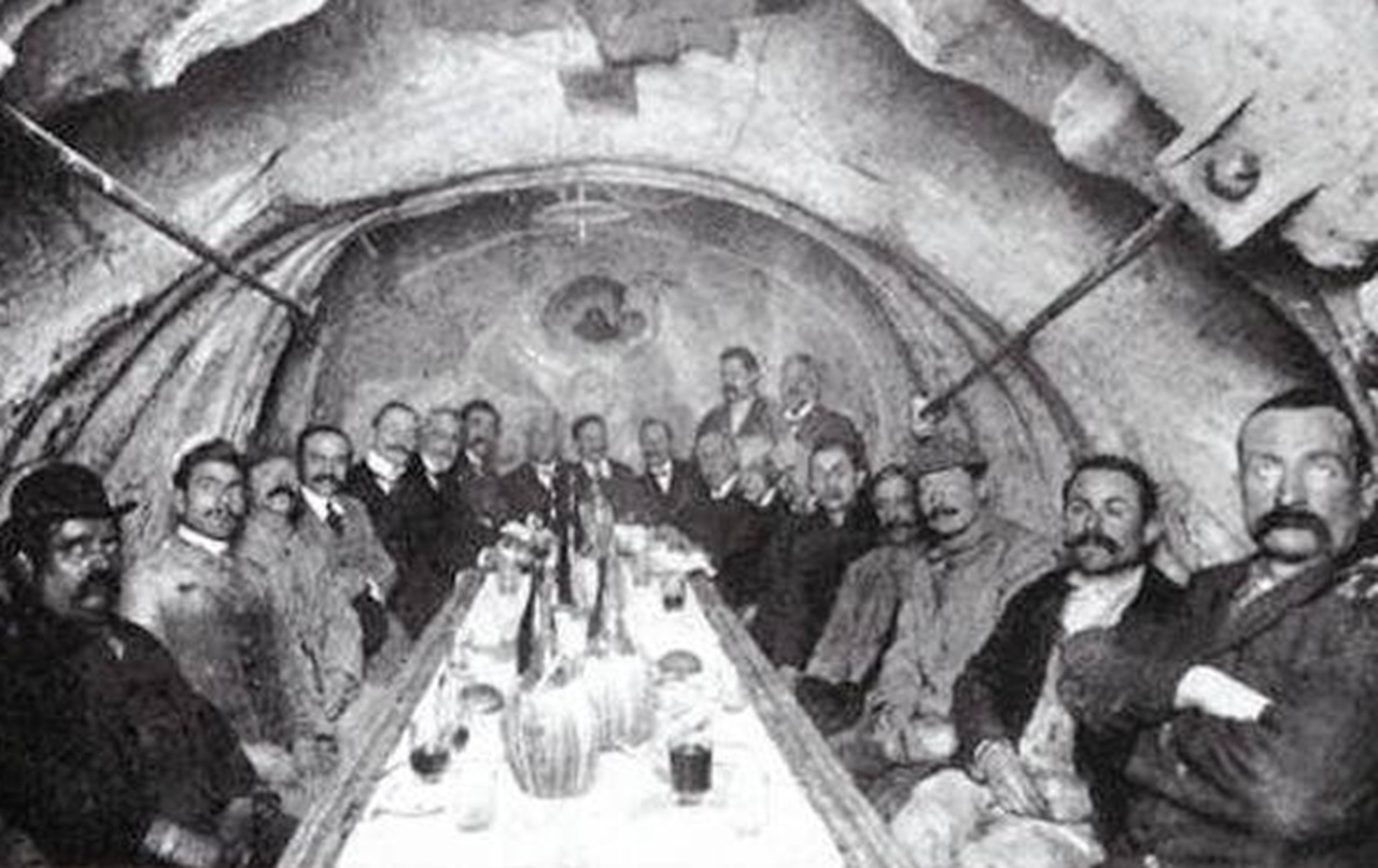 statua equestre di Vittorio Emanuele II banchetto operai