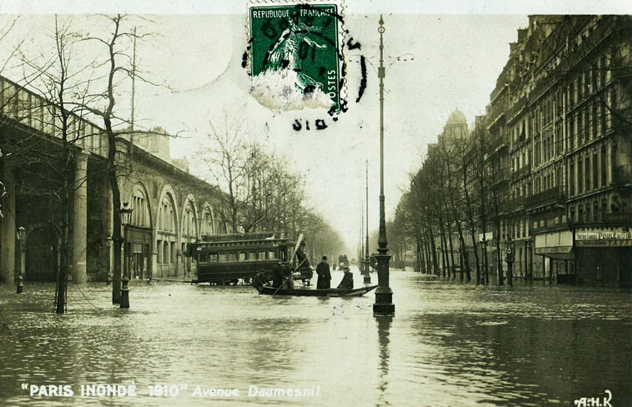 Parigi strade allagate