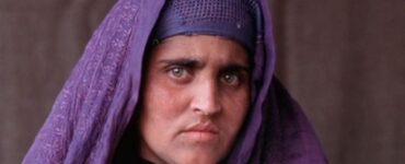 Foto del giorni: la "Ragazza afgana" 17 anni dopo
