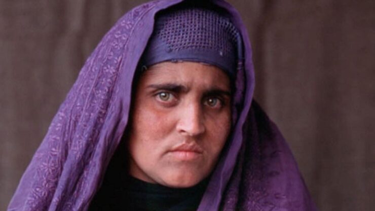 Foto del giorni: la "Ragazza afgana" 17 anni dopo