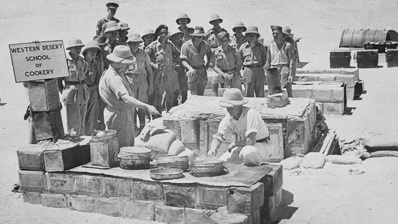 Foto del giorno: a lezione di cucina nel 1941