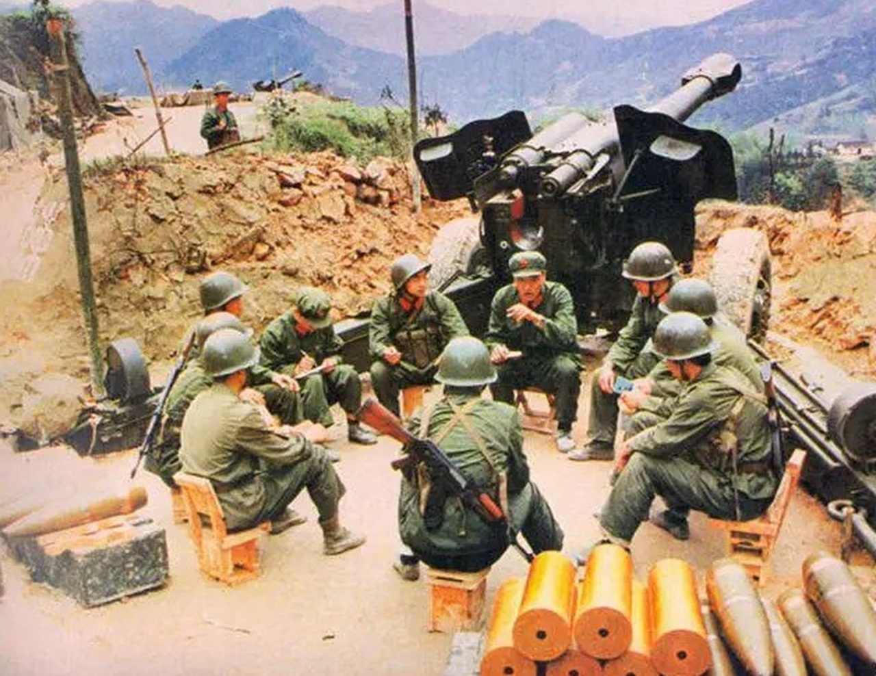 carri armati cinesi soldati Esercito