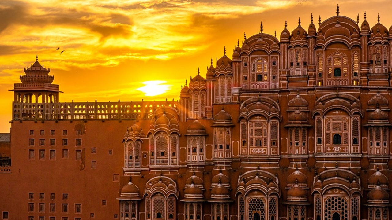 La storia dell'Hawa Mahal, splendida perla architettonica d'India