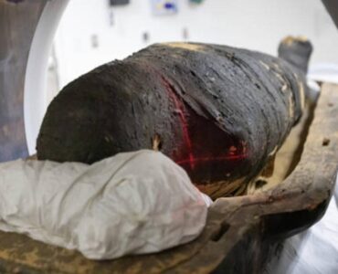 mummie egizie sacerdoti