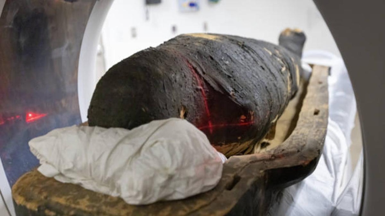 mummie egizie sacerdoti