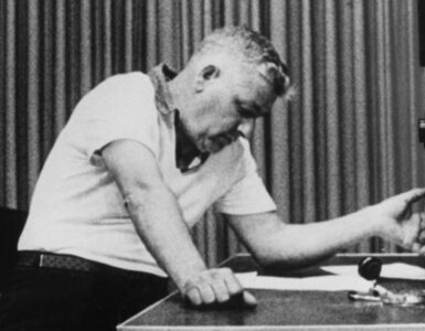 Spiegare la malvagità dell'essere umano: la storia degli esperimenti psicologici che ci hanno provato