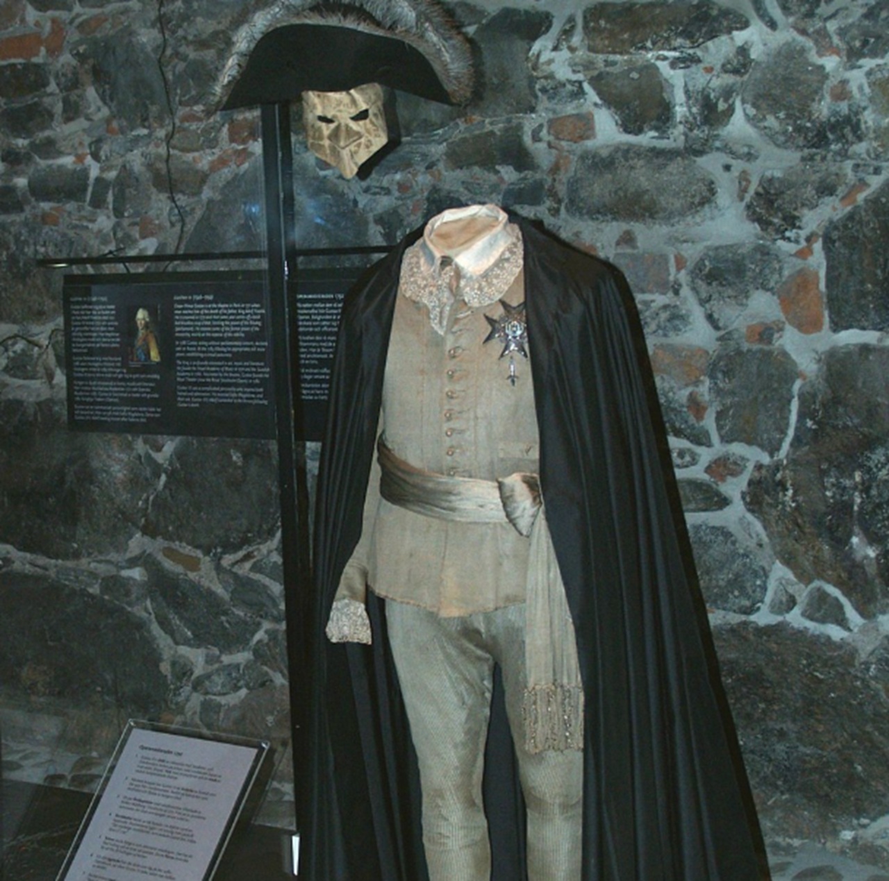 16 marzo ballo in maschera vestiti re