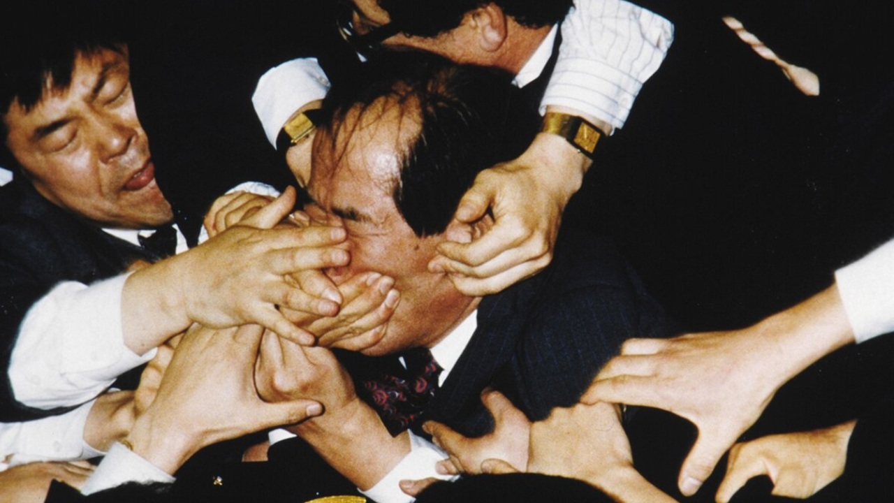 Foto del giorno: complicato approvare la legge di bilancio in Corea del Sud