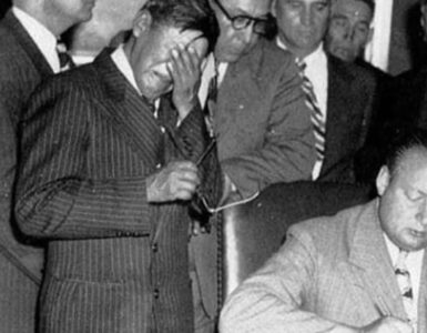 Foto del giorno: le lacrime di George Gillette e lo sfratto di 900 famiglie native americane