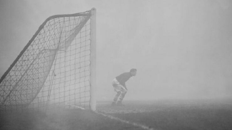Foto del giorno: Sam Bartram solo nella nebbia