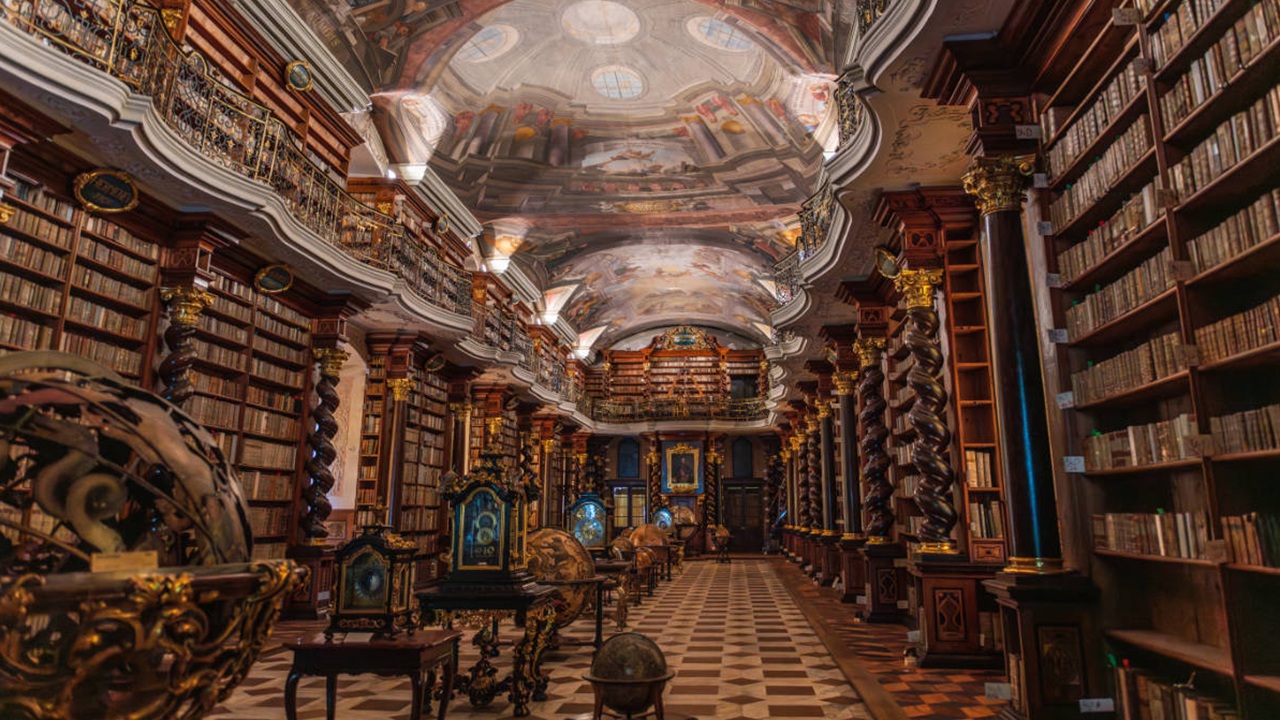 Il Clementinum di Praga: la storia di una delle biblioteche più belle del mondo